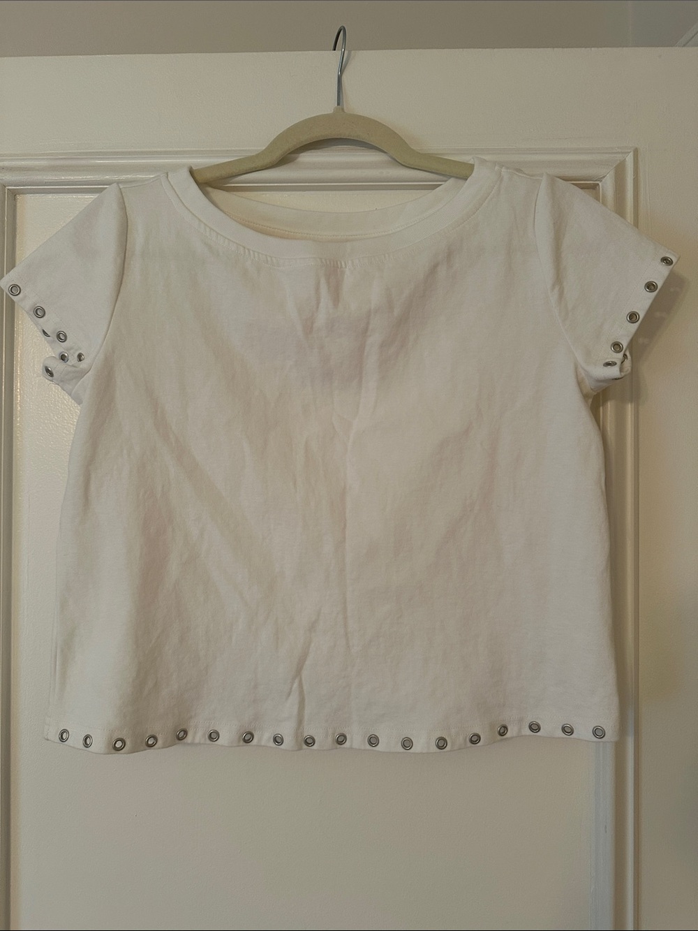 NWOT Women’s White Short Sleeve Crop Top with Silver Stud Trim